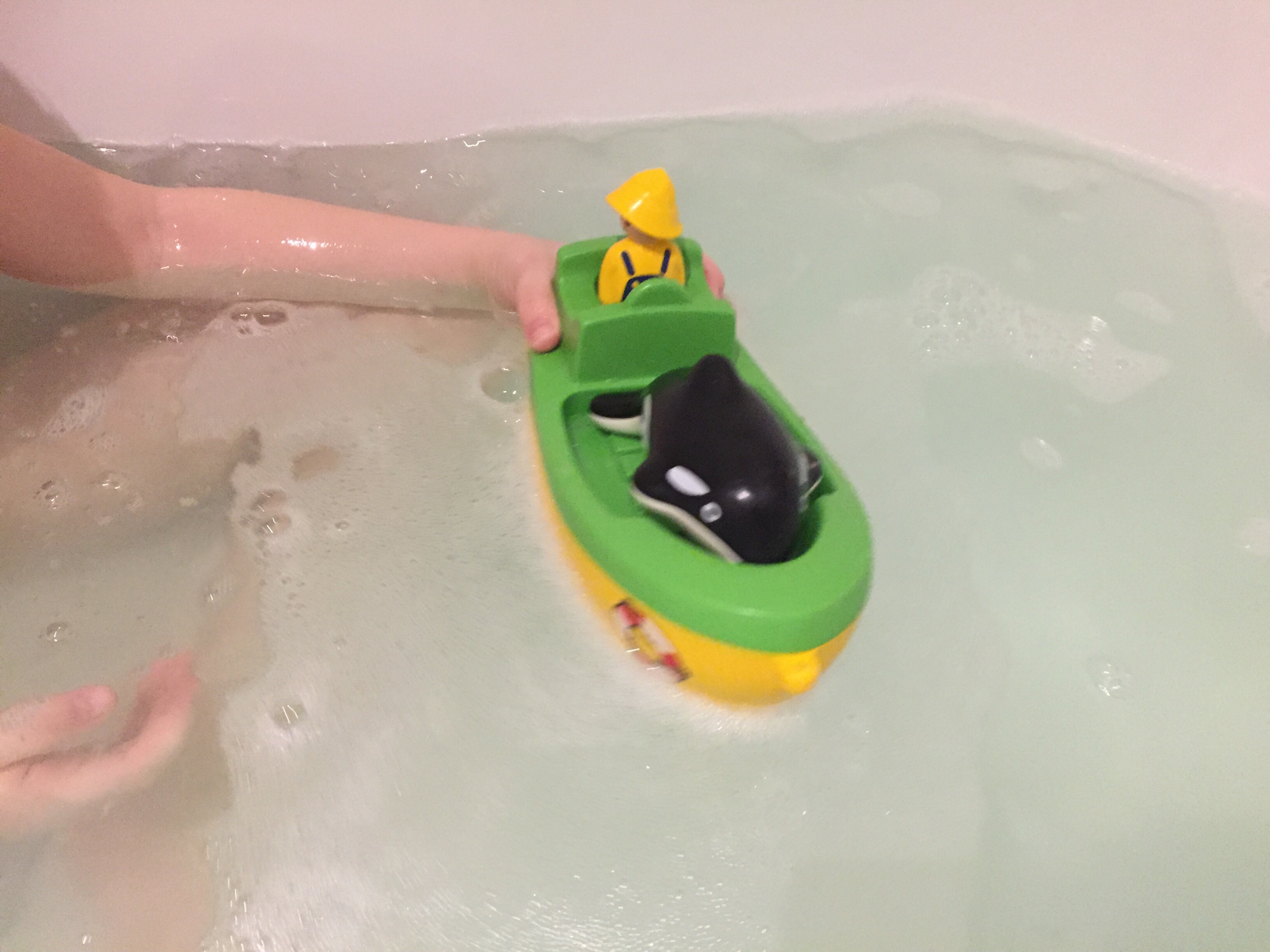 Blogparade „Kinder sind Forscher“: Schrumpelhaut Badewanne Wasserspiel Schaumbad